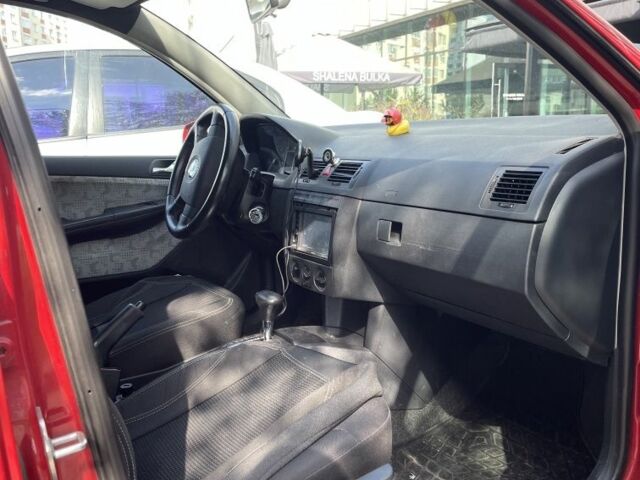 Червоний Шкода Фабія, об'ємом двигуна 1.4 л та пробігом 235 тис. км за 4288 $, фото 6 на Automoto.ua