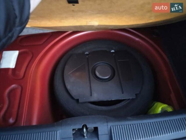Красный Шкода Фабия, объемом двигателя 1.39 л и пробегом 226 тыс. км за 5400 $, фото 14 на Automoto.ua