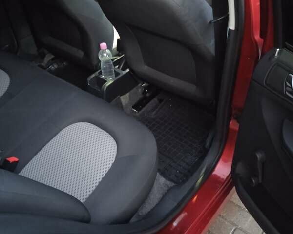 Красный Шкода Фабия, объемом двигателя 1.39 л и пробегом 226 тыс. км за 5400 $, фото 12 на Automoto.ua