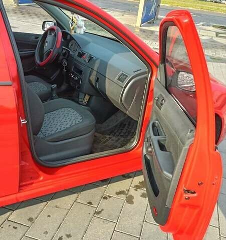 Красный Шкода Фабия, объемом двигателя 1.2 л и пробегом 184 тыс. км за 3000 $, фото 9 на Automoto.ua