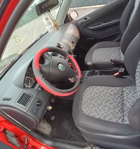 Красный Шкода Фабия, объемом двигателя 1.2 л и пробегом 184 тыс. км за 3000 $, фото 1 на Automoto.ua