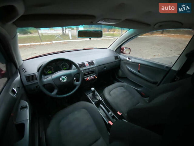 Червоний Шкода Фабія, об'ємом двигуна 1.39 л та пробігом 180 тис. км за 2350 $, фото 9 на Automoto.ua