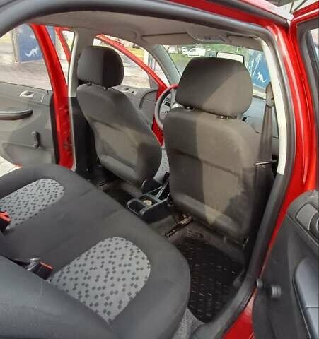 Красный Шкода Фабия, объемом двигателя 1.2 л и пробегом 184 тыс. км за 3000 $, фото 7 на Automoto.ua