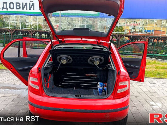 Красный Шкода Фабия, объемом двигателя 1.2 л и пробегом 181 тыс. км за 3700 $, фото 4 на Automoto.ua