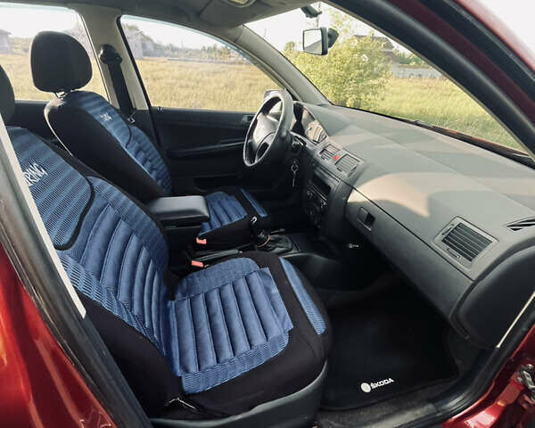 Красный Шкода Фабия, объемом двигателя 1.2 л и пробегом 229 тыс. км за 3300 $, фото 7 на Automoto.ua