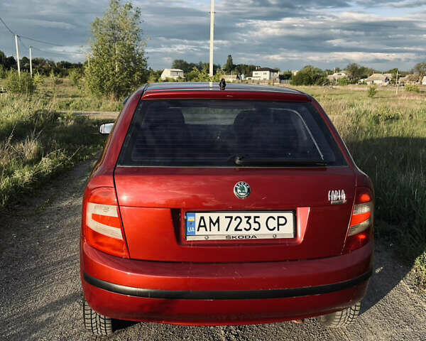 Красный Шкода Фабия, объемом двигателя 1.2 л и пробегом 229 тыс. км за 3300 $, фото 5 на Automoto.ua