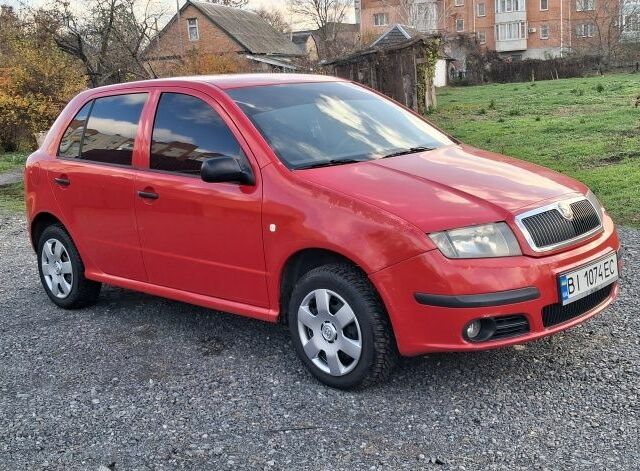 Красный Шкода Фабия, объемом двигателя 1.4 л и пробегом 365 тыс. км за 2999 $, фото 2 на Automoto.ua