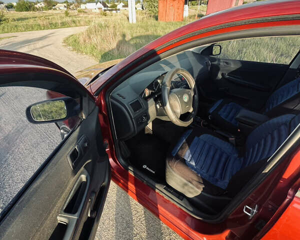 Красный Шкода Фабия, объемом двигателя 1.2 л и пробегом 229 тыс. км за 3300 $, фото 8 на Automoto.ua