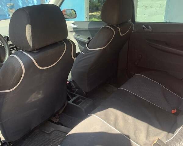 Красный Шкода Фабия, объемом двигателя 1.2 л и пробегом 124 тыс. км за 4200 $, фото 13 на Automoto.ua