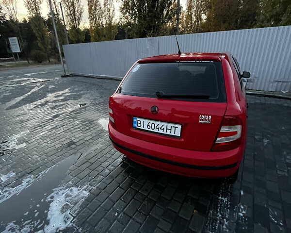 Шкода Фабия 2006 в Кременчуге на Automoto.ua Красный Шкода Фабия, объемом двигателя 1.2 л и пробегом 248 тыс. км за 4000 $, фото 2 на Automoto.ua