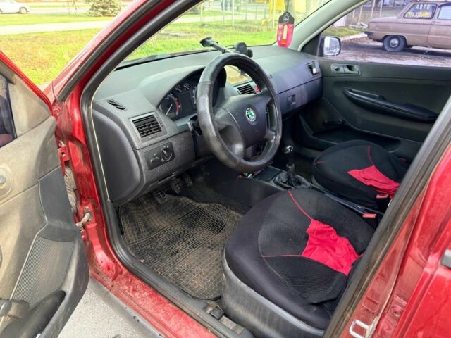 Красный Шкода Фабия, объемом двигателя 1.2 л и пробегом 283 тыс. км за 3700 $, фото 9 на Automoto.ua