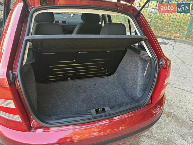 Червоний Шкода Фабія, об'ємом двигуна 1.2 л та пробігом 150 тис. км за 3550 $, фото 9 на Automoto.ua