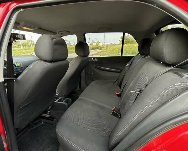 Красный Шкода Фабия, объемом двигателя 1.2 л и пробегом 190 тыс. км за 3000 $, фото 16 на Automoto.ua