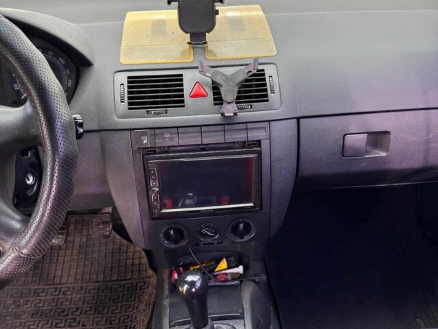 Красный Шкода Фабия, объемом двигателя 1.2 л и пробегом 283 тыс. км за 3700 $, фото 10 на Automoto.ua