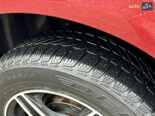 Красный Шкода Фабия, объемом двигателя 1.2 л и пробегом 189 тыс. км за 3599 $, фото 15 на Automoto.ua