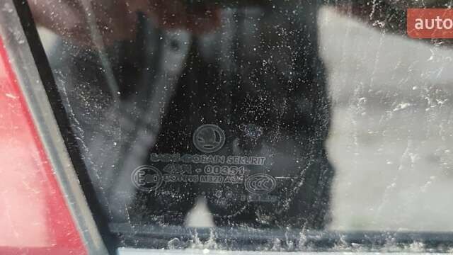 Шкода Фабия 2006 в Днепре (Днепропетровске) на Automoto.ua Красный Шкода Фабия, объемом двигателя 1.2 л и пробегом 255 тыс. км за 3500 $, фото 5 на Automoto.ua