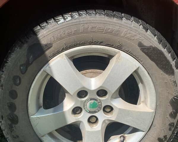 Красный Шкода Фабия, объемом двигателя 1.2 л и пробегом 124 тыс. км за 4200 $, фото 18 на Automoto.ua