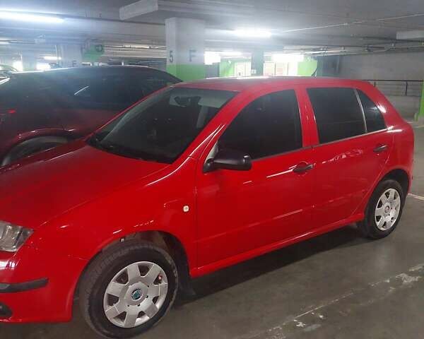 Красный Шкода Фабия, объемом двигателя 1.2 л и пробегом 190 тыс. км за 3100 $, фото 2 на Automoto.ua