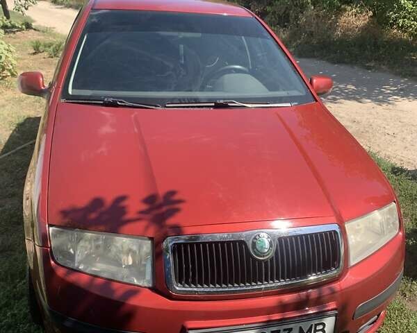 Красный Шкода Фабия, объемом двигателя 1.2 л и пробегом 124 тыс. км за 4200 $, фото 4 на Automoto.ua