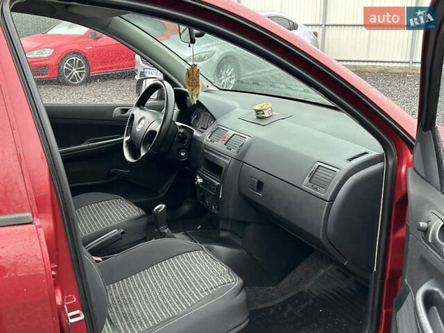 Красный Шкода Фабия, объемом двигателя 1.2 л и пробегом 189 тыс. км за 3599 $, фото 14 на Automoto.ua