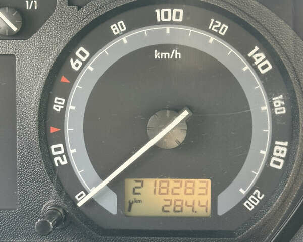 Червоний Шкода Фабія, об'ємом двигуна 1.2 л та пробігом 218 тис. км за 3900 $, фото 3 на Automoto.ua
