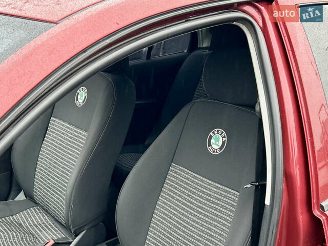 Красный Шкода Фабия, объемом двигателя 1.2 л и пробегом 189 тыс. км за 3599 $, фото 10 на Automoto.ua