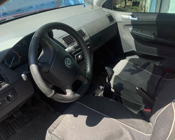 Красный Шкода Фабия, объемом двигателя 1.2 л и пробегом 124 тыс. км за 4200 $, фото 10 на Automoto.ua