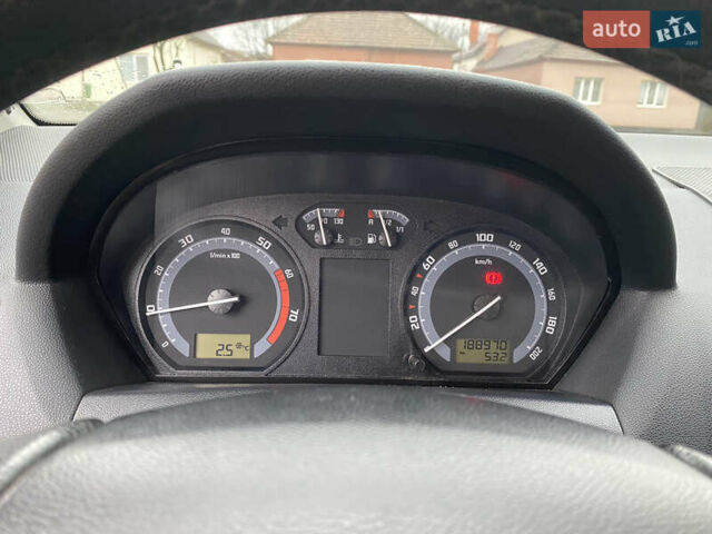 Красный Шкода Фабия, объемом двигателя 1.2 л и пробегом 189 тыс. км за 2999 $, фото 9 на Automoto.ua