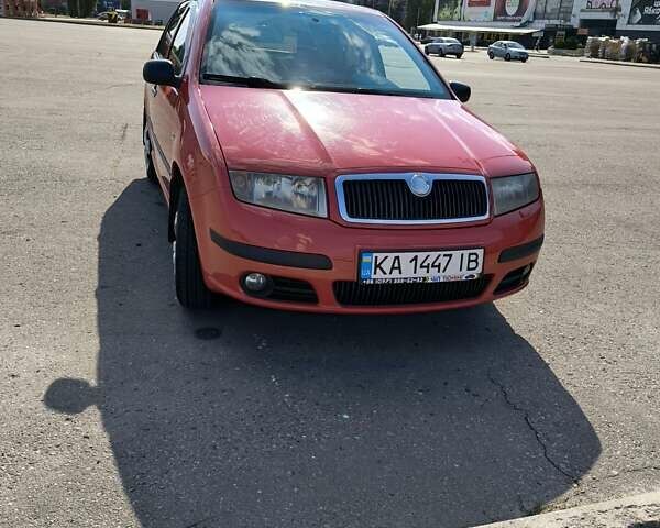 Красный Шкода Фабия, объемом двигателя 1.2 л и пробегом 300 тыс. км за 3500 $, фото 4 на Automoto.ua