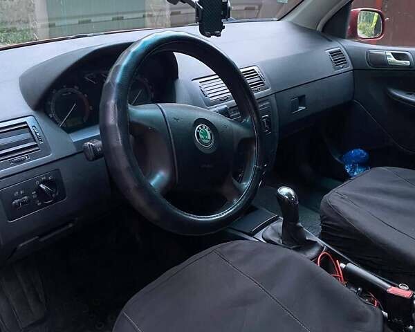 Красный Шкода Фабия, объемом двигателя 1.2 л и пробегом 166 тыс. км за 3700 $, фото 5 на Automoto.ua