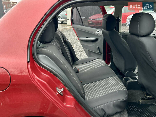 Красный Шкода Фабия, объемом двигателя 1.2 л и пробегом 189 тыс. км за 3599 $, фото 16 на Automoto.ua
