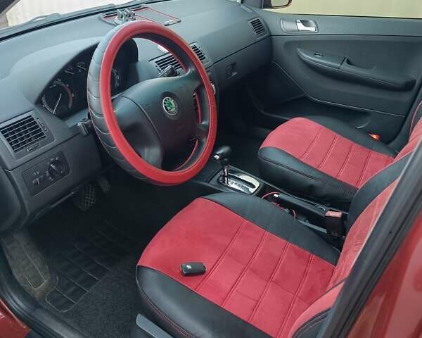 Красный Шкода Фабия, объемом двигателя 1.4 л и пробегом 226 тыс. км за 5200 $, фото 6 на Automoto.ua