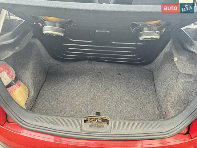 Красный Шкода Фабия, объемом двигателя 1.2 л и пробегом 155 тыс. км за 3499 $, фото 12 на Automoto.ua