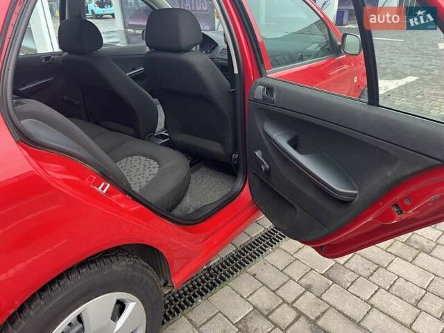 Красный Шкода Фабия, объемом двигателя 1.2 л и пробегом 264 тыс. км за 3250 $, фото 7 на Automoto.ua