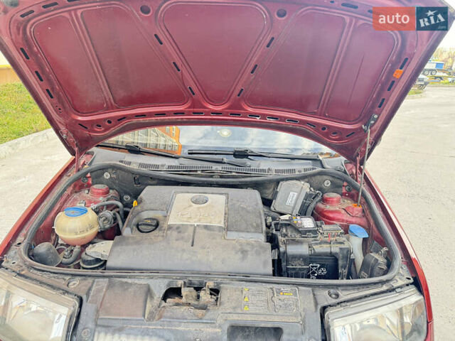 Красный Шкода Фабия, объемом двигателя 1.2 л и пробегом 155 тыс. км за 3499 $, фото 14 на Automoto.ua