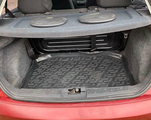 Красный Шкода Фабия, объемом двигателя 1.2 л и пробегом 260 тыс. км за 2950 $, фото 10 на Automoto.ua