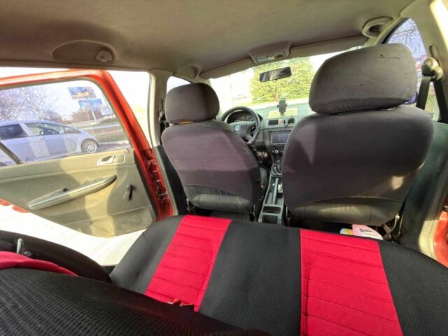 Красный Шкода Фабия, объемом двигателя 1.2 л и пробегом 283 тыс. км за 3700 $, фото 11 на Automoto.ua