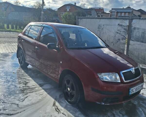Красный Шкода Фабия, объемом двигателя 1.2 л и пробегом 260 тыс. км за 2700 $, фото 1 на Automoto.ua