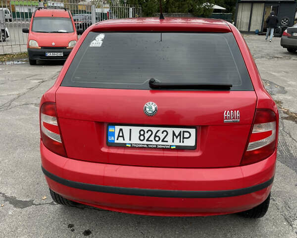 Шкода Фабия 2006 в Звенигородка на Automoto.ua Красный Шкода Фабия, объемом двигателя 1.39 л и пробегом 291 тыс. км за 4100 $, фото 3 на Automoto.ua