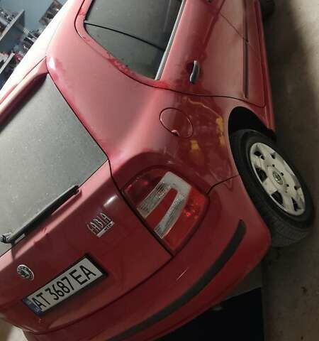 Красный Шкода Фабия, объемом двигателя 1.2 л и пробегом 140 тыс. км за 3500 $, фото 6 на Automoto.ua
