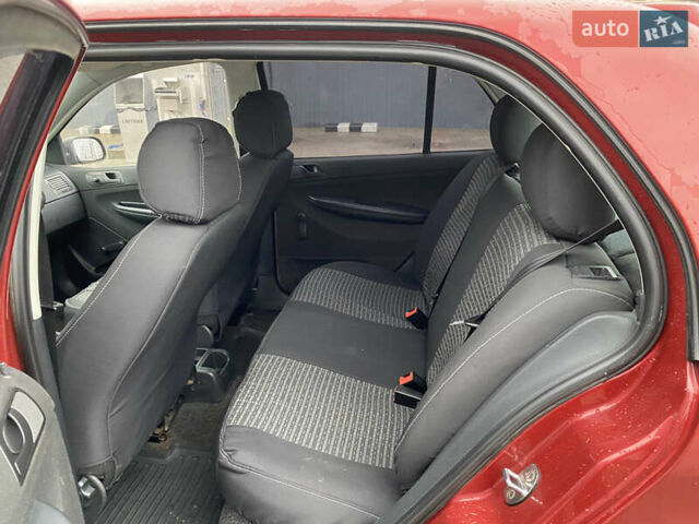 Красный Шкода Фабия, объемом двигателя 1.2 л и пробегом 189 тыс. км за 2999 $, фото 6 на Automoto.ua