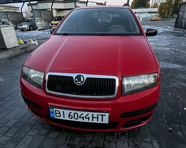 Шкода Фабия 2006 в Кременчуге на Automoto.ua Красный Шкода Фабия, объемом двигателя 1.2 л и пробегом 248 тыс. км за 4000 $, фото 1 на Automoto.ua