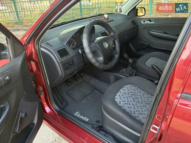 Червоний Шкода Фабія, об'ємом двигуна 1.2 л та пробігом 150 тис. км за 3550 $, фото 8 на Automoto.ua