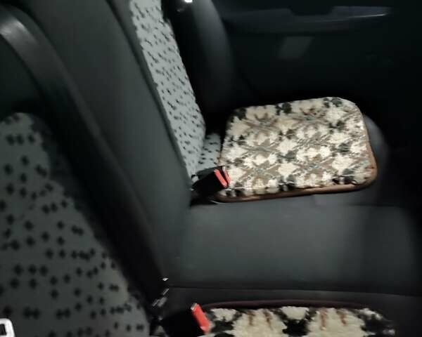 Красный Шкода Фабия, объемом двигателя 1.2 л и пробегом 200 тыс. км за 3300 $, фото 8 на Automoto.ua