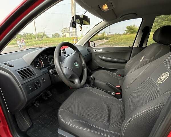 Красный Шкода Фабия, объемом двигателя 1.2 л и пробегом 190 тыс. км за 3000 $, фото 17 на Automoto.ua