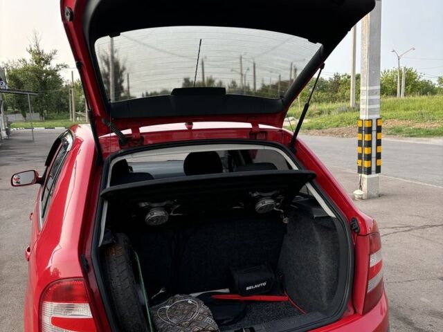 Шкода Фабия 2006 в Харькове на Automoto.ua Красный Шкода Фабия, объемом двигателя 1.2 л и пробегом 190 тыс. км за 2780 $, фото 4 на Automoto.ua