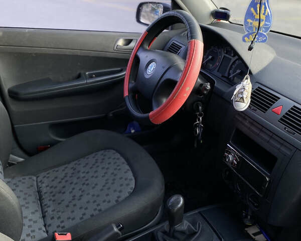 Червоний Шкода Фабія, об'ємом двигуна 1.2 л та пробігом 231 тис. км за 3800 $, фото 7 на Automoto.ua