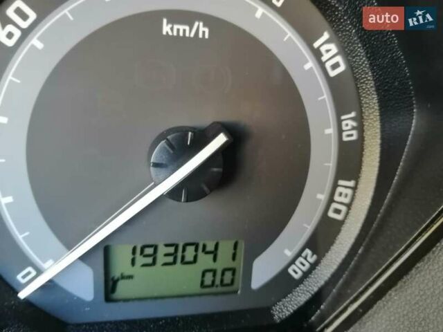 Шкода Фабия 2006 в Ивано-Франковске на Automoto.ua Красный Шкода Фабия, объемом двигателя 1.4 л и пробегом 190 тыс. км за 5500 $, фото 2 на Automoto.ua