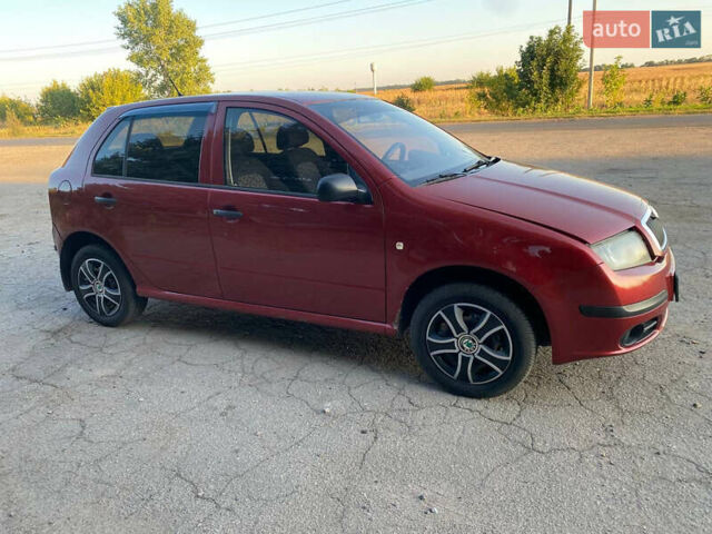 Красный Шкода Фабия, объемом двигателя 1.2 л и пробегом 233 тыс. км за 2950 $, фото 1 на Automoto.ua