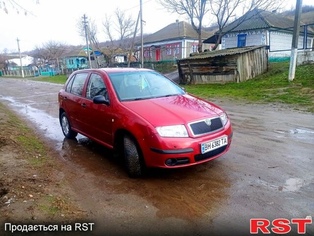 Красный Шкода Фабия, объемом двигателя 1.2 л и пробегом 200 тыс. км за 3399 $, фото 4 на Automoto.ua